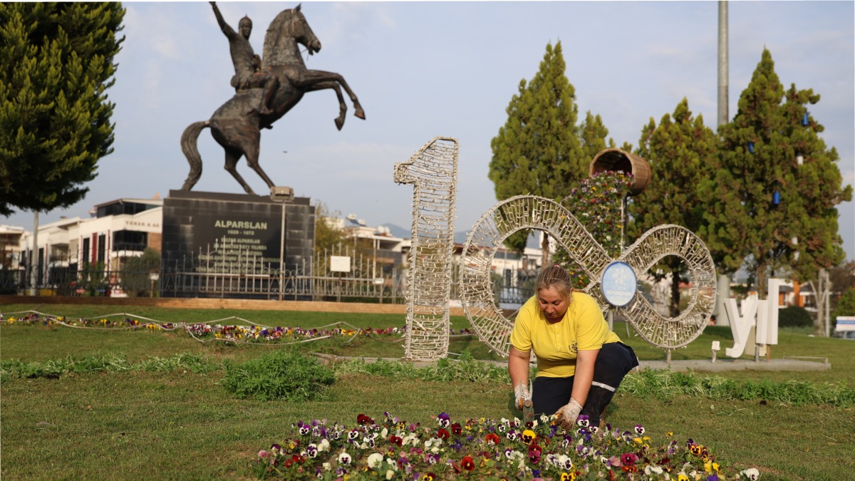 Başkan Çerçioğlu, Aydın’ı rengarenk çiçekler ile süslüyor