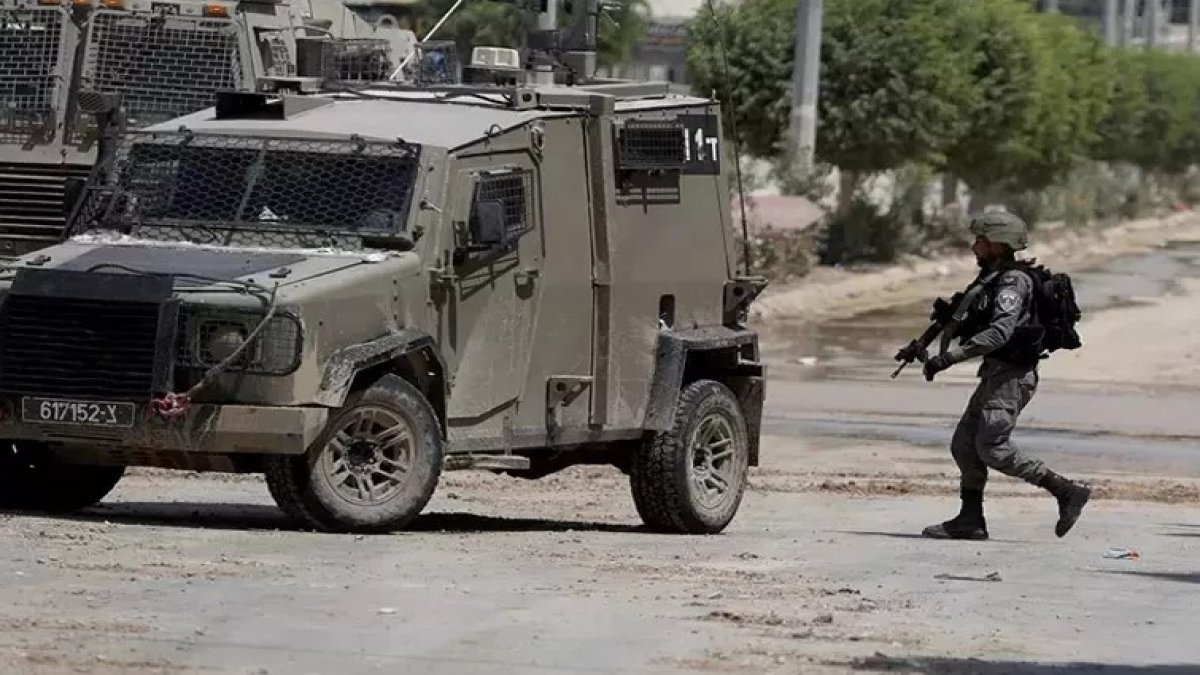 İsrail ordusu Suriye’ye saldırı düzenledi: Kuneytra’da yol kontrol noktaları kuruldu