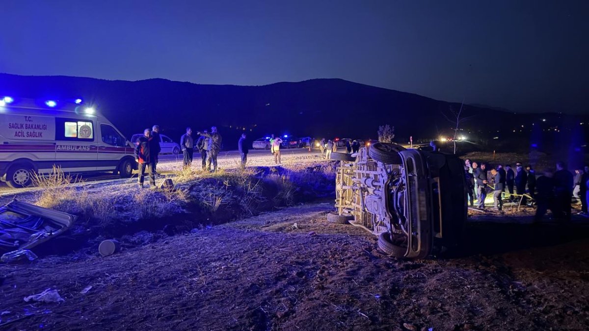 Kahramanmaraş’ta feci kaza: İşçi servisi şarampole devrildi!  2 ölü, 7 yaralı