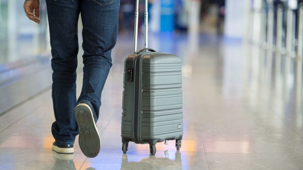 Artık valizde kulaklık olmayacak! Popüler elektronik cihazlara kabinde yeni kısıtlama