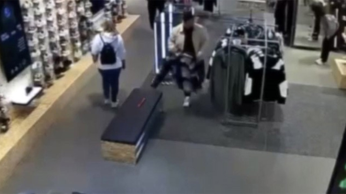 AVM'de 1 milyon liralık kıyafet vurgunu! Kabinde alarmları kerpetenle söktüler