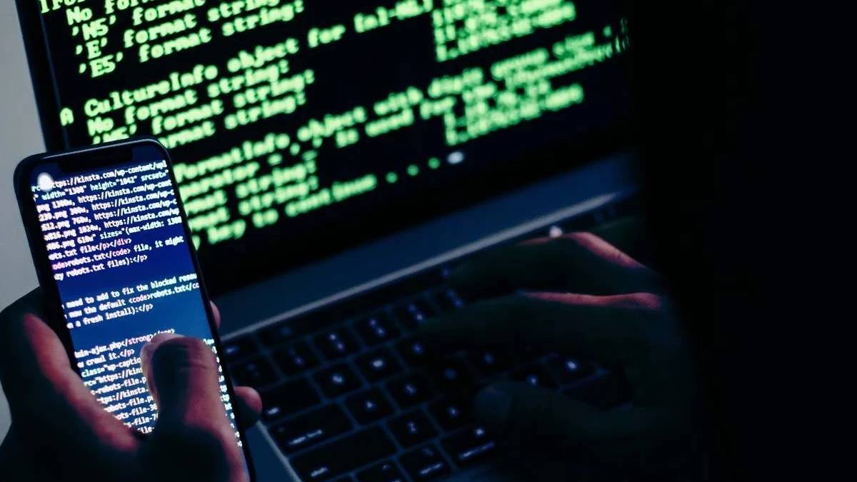 Hacker grubu dev bankayı hedef aldı: Pasaport ve hesap bilgileri sızdırıldı