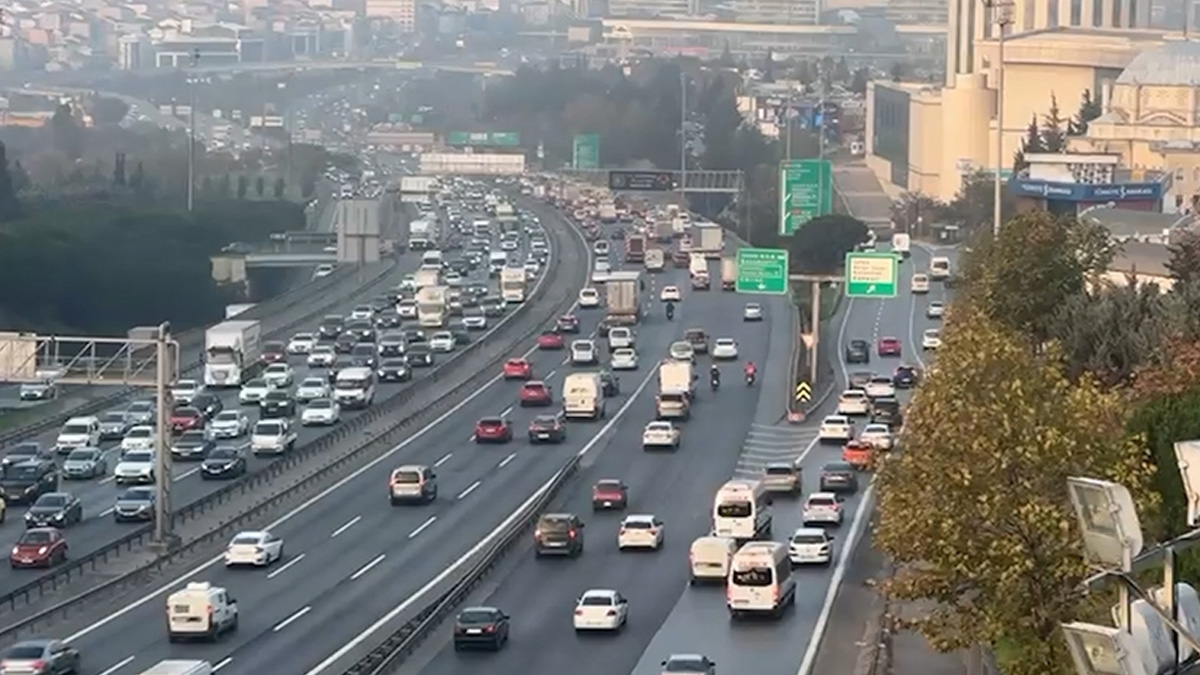 İstanbul'da haftanın ilk iş gününde trafik yoğunluğu