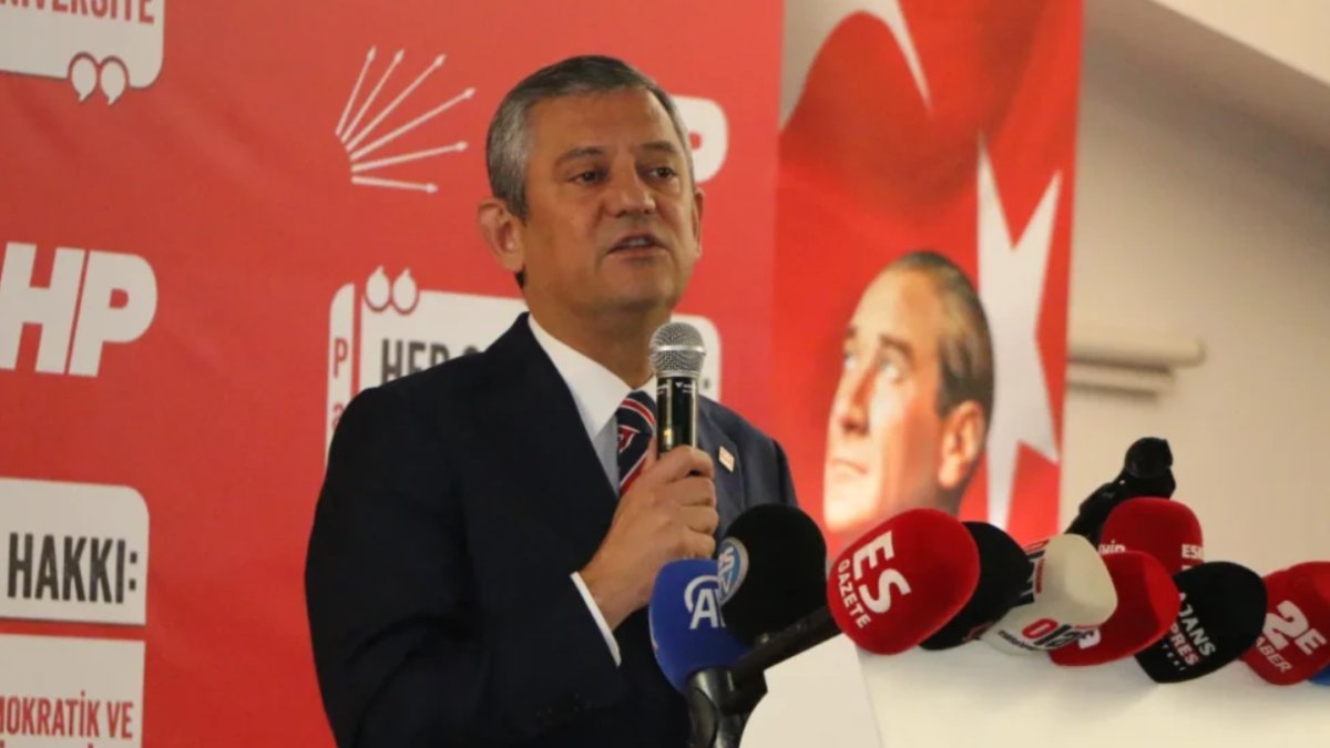 Özel, Atatürk'ü andı: Aydınlığı, umudu, adaleti özlemek gibi