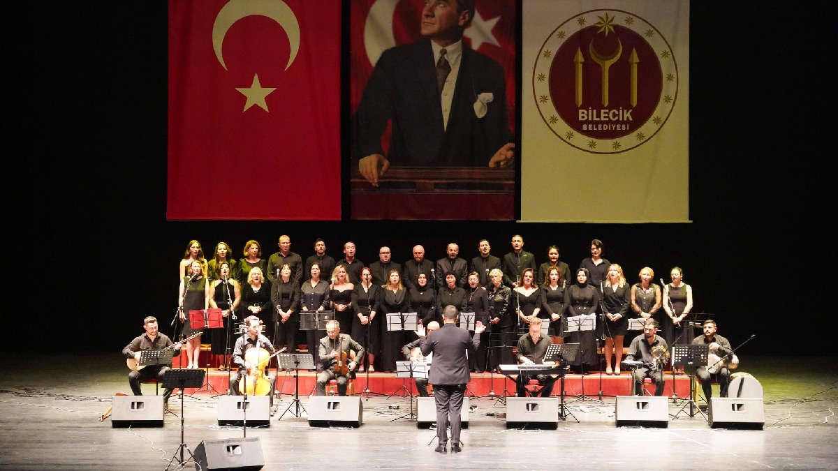 Atatürk’ün sevdiği şarkıları hep birlikte söylendi