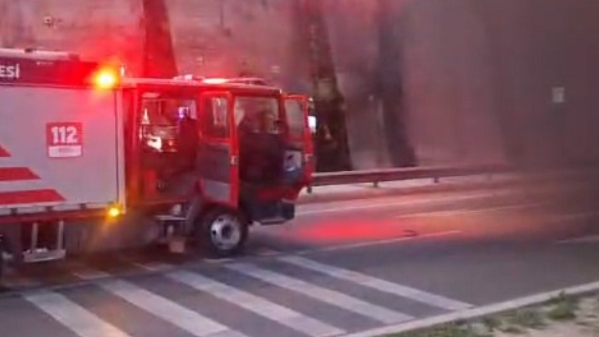 Konak Tünelleri’ndeki araç yangınına itfaiyeden hızlı müdahale