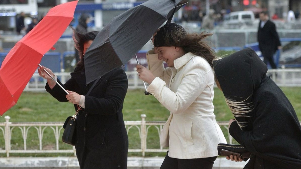 AKOM 'bu gece başlıyor' diye uyardı! Kuvvetli sağanak yağış geliyor