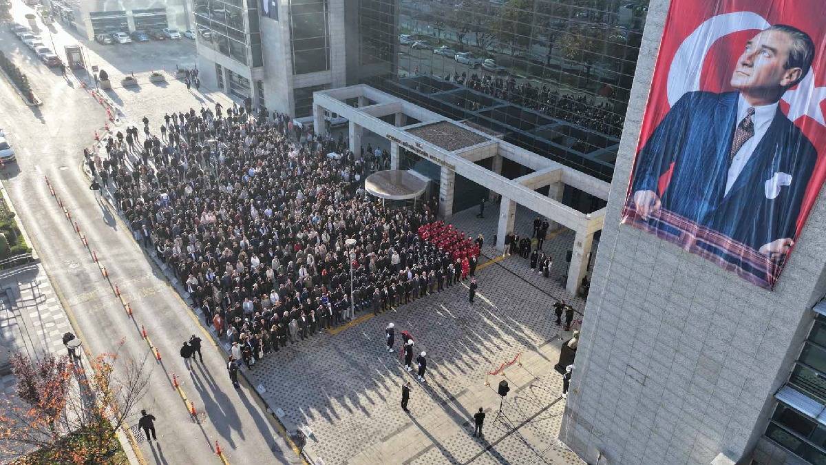 Ankara’da da hayat bir dakikalığına durdu