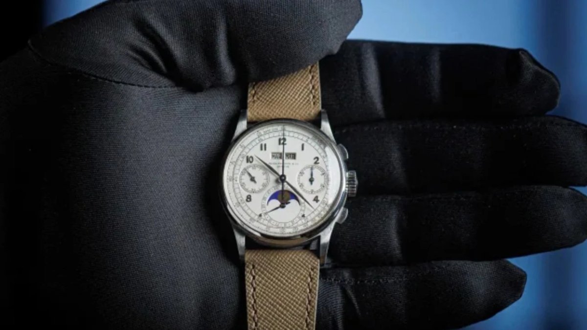 Dünyanın en pahalı saati rekor fiyata satıldı