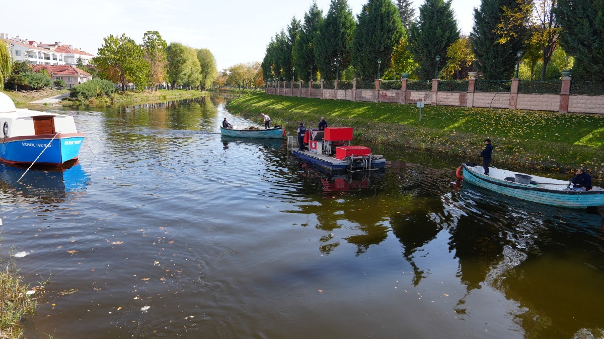 Porsuk Çayı’nda temizlik seferberliği: Ekosistemi korumak için kimyasal değil, doğal mücadele
