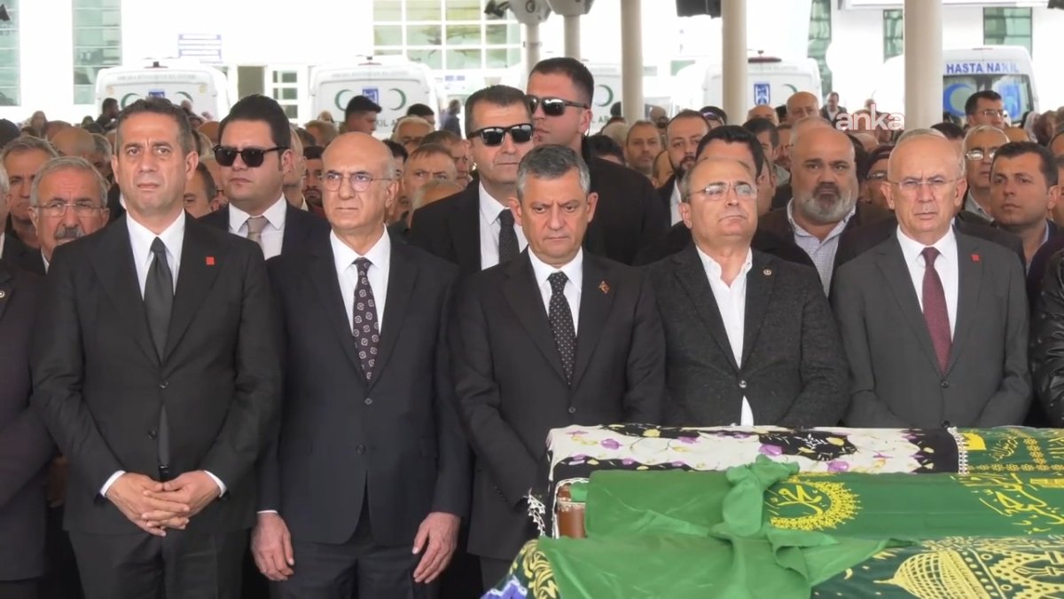 Özel, Turan Aydoğan’ın annesinin cenaze törenine katıldı