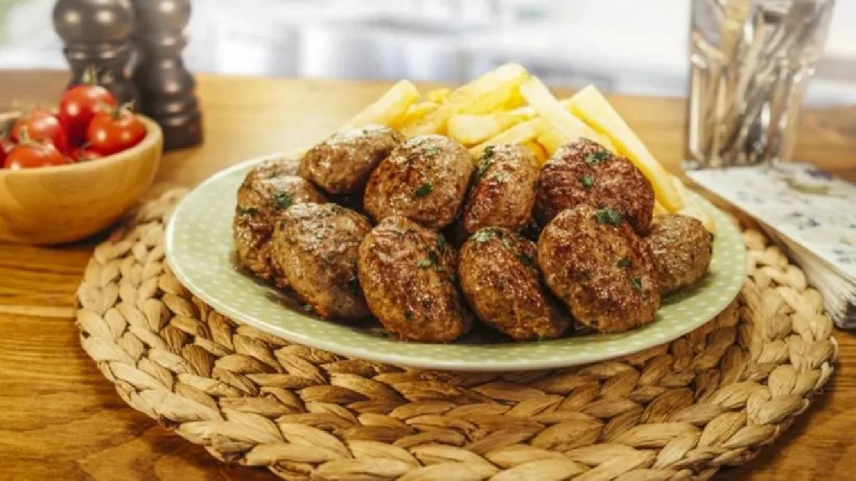 Anne Köftesi Tarifi: Klasikleşmiş lezzetlerin en sevileni! Yanına ne yapılsa çok yakışıyor