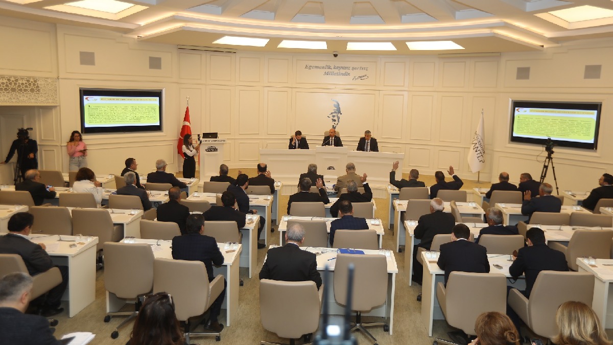 Gaziantep Büyükşehir Meclisi Ata’yı andı