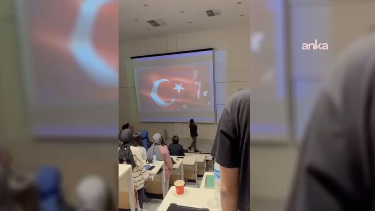 Konya’da, Gazi Mustafa Kemal Atatürk’ü anma töreninde telefonla konuşan öğrenci disipline sevk edildi