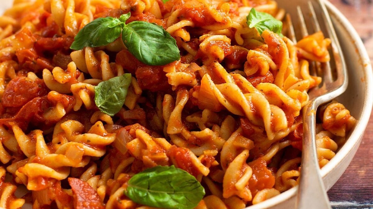 Tek tencerede makarna tarifi! Haşlama, soslama aşamaları yok: Akşam yemeği stresine son