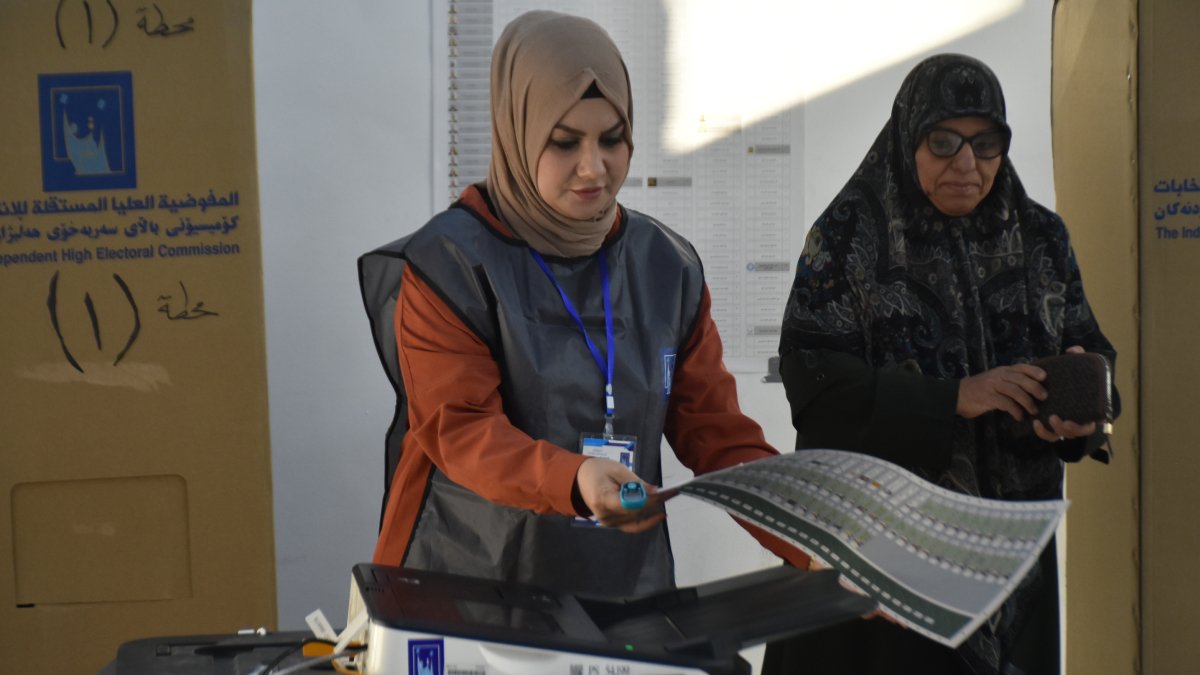 Irak, genel seçimler için oy kullanmaya başladı