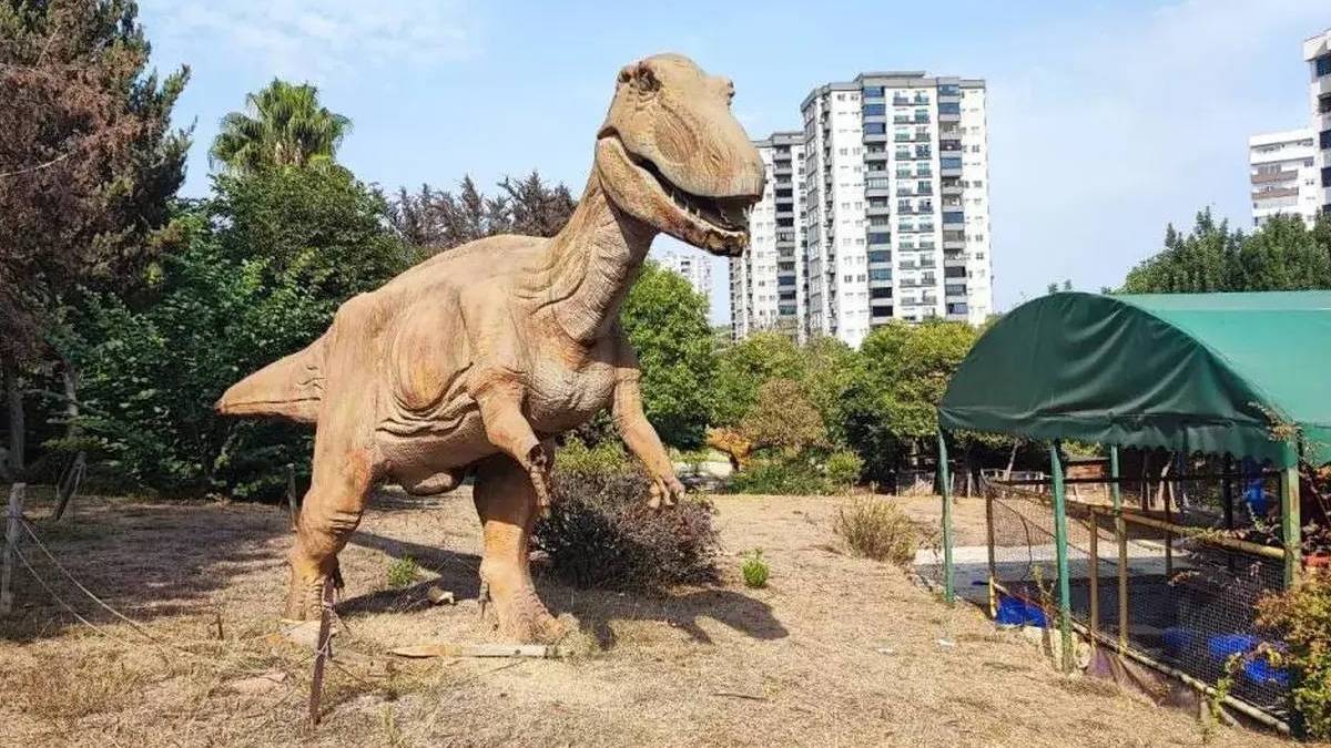 Milyonlarca lira harcanan Dinazor Park çürümeye terk edildi