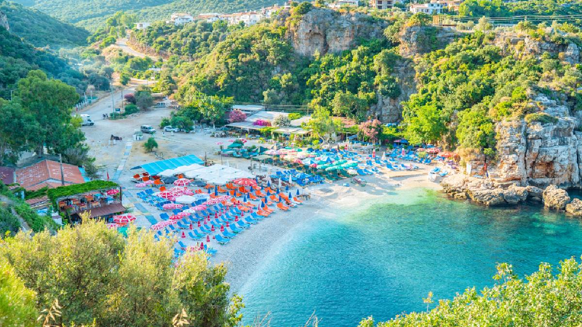 Yaz sıcaklığının sonbaharla buluştuğu adres! Sabah deniz, akşam yürüyüş keyfi: Kasım tatili burada ayrı güzel!