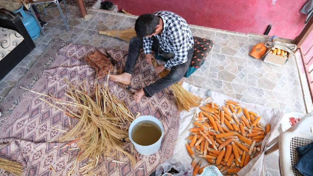 Babası romanlardan, o babasından öğrendi! 30 yıldır baba yadigarına sahip çıkıyor: Evinin geçimine katkı sağlıyor