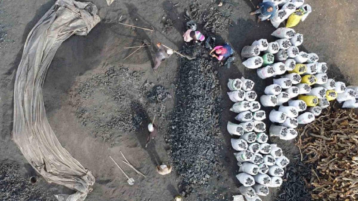 Ateş başında nöbet, toz içinde mesai! Toroslarda zorlu geçim kaynağı: Birçok ailenin ekmek kapısı oluyor