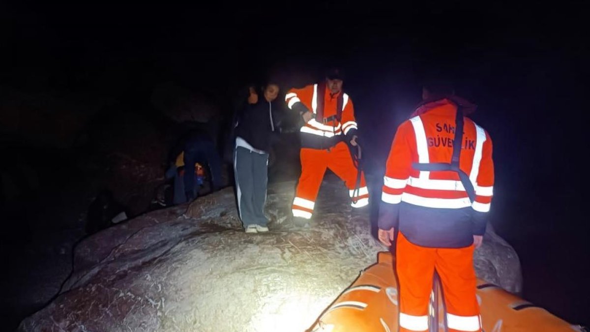 Fethiye’de göçmen operasyonu: 20’si çocuk 40 kişi yakalandı