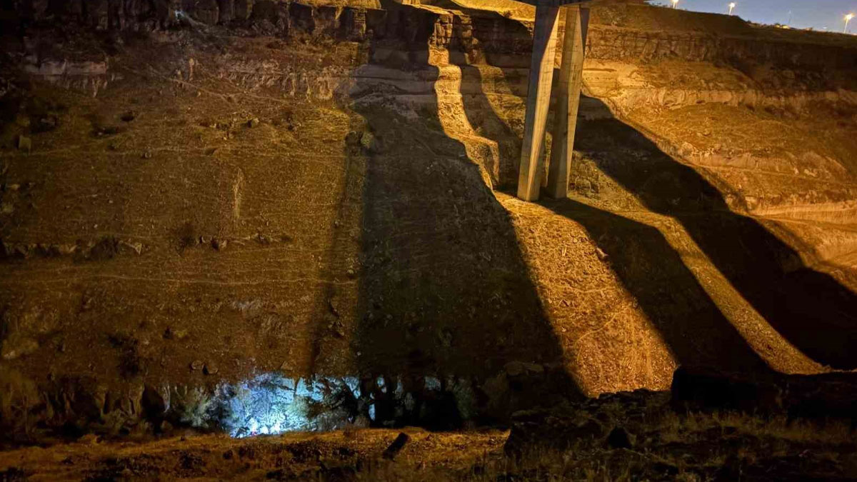 200 metrelik vadiden uçan otomobil şoförü hayatını kaybetti