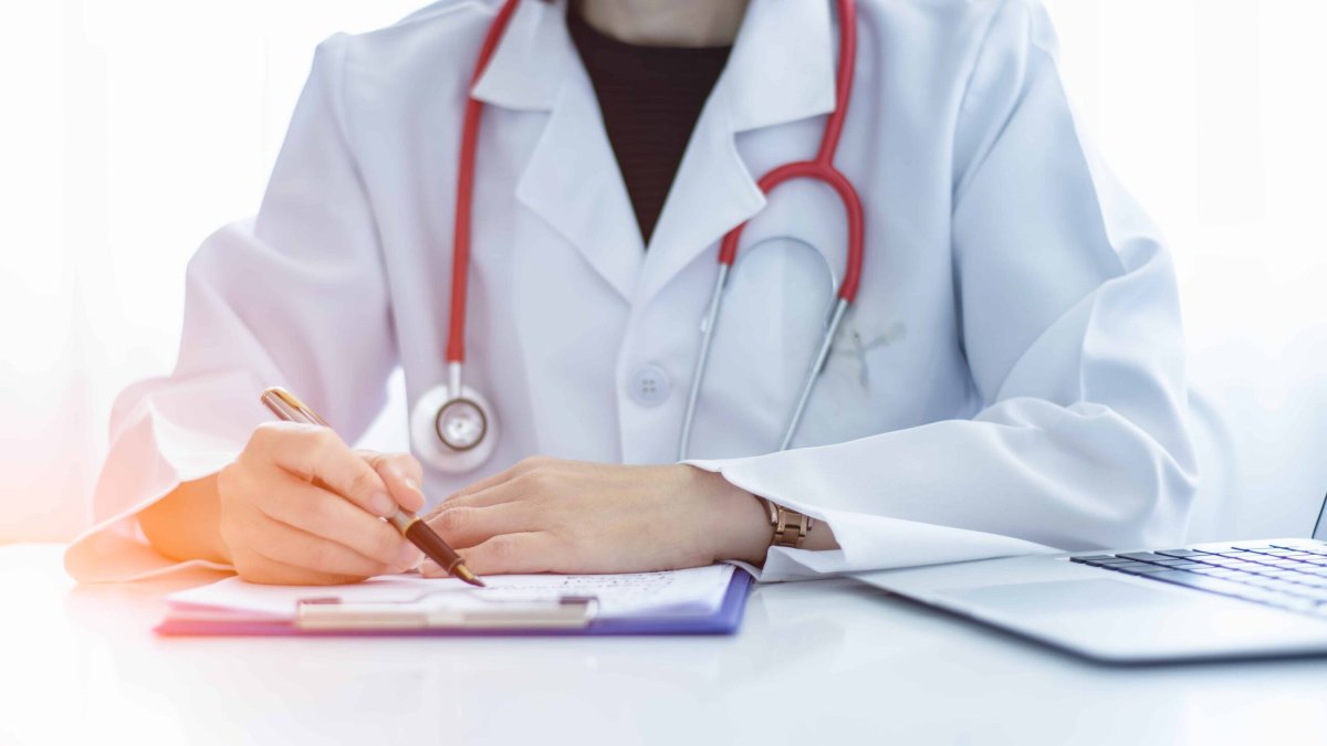 Sağlık Bakanlığı'ndan sosyal medya freni: Doktorlara reklam içerikli paylaşımlar yasaklandı