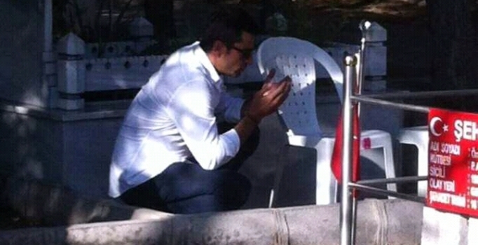 Kenan İmirzalıoğlu, Şehit Ömer Halisdemir’in kabrini ziyaret etti