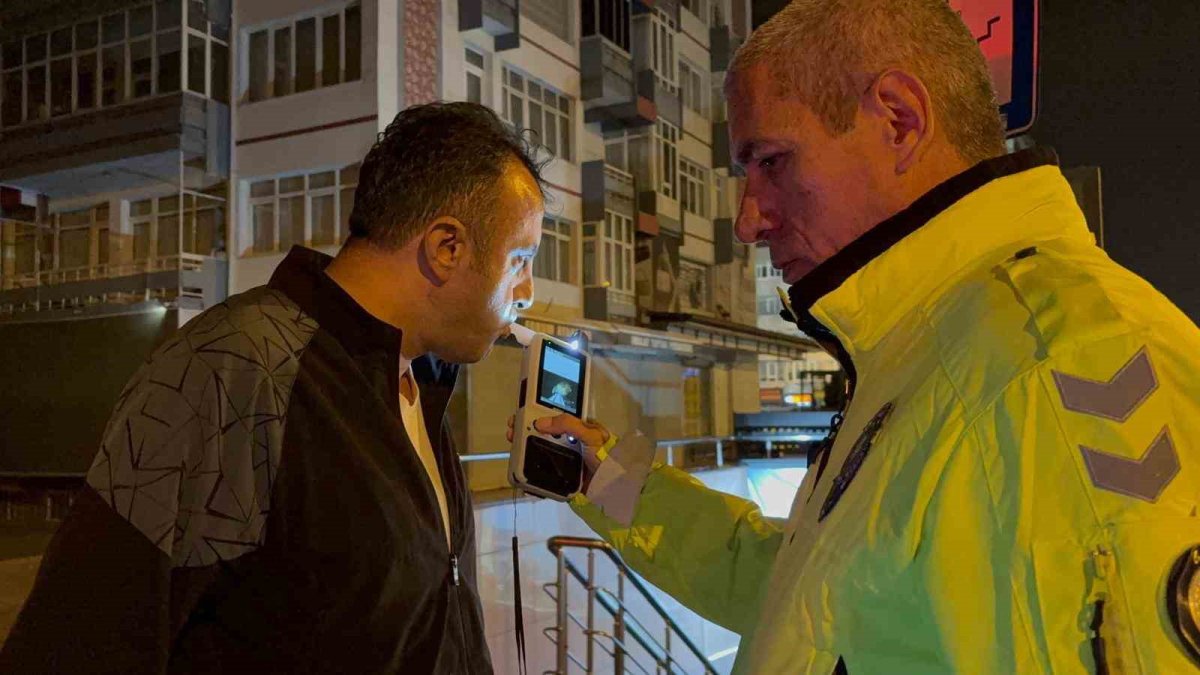 Ehliyetsiz tutulması! Biri ötekinde beter, ehliyetsiz sürücüye çağrılan arkadaşı da ehliyetsiz çıktı: Böylesine zor rastlanır!