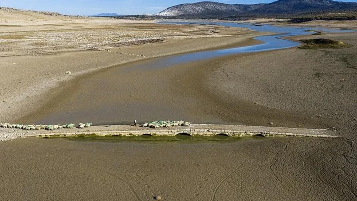 600 yıllık tarih suların altından çıktı! Konya Apa Barajı’nda gizemli Osmanlı köprüsü yeniden gün yüzünde