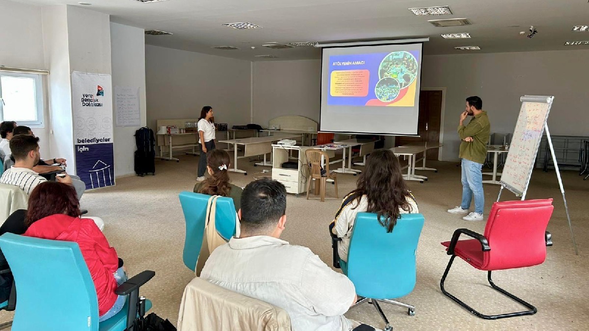 İzmir’de gençlere belediye çalışmaları hakkında eğitim