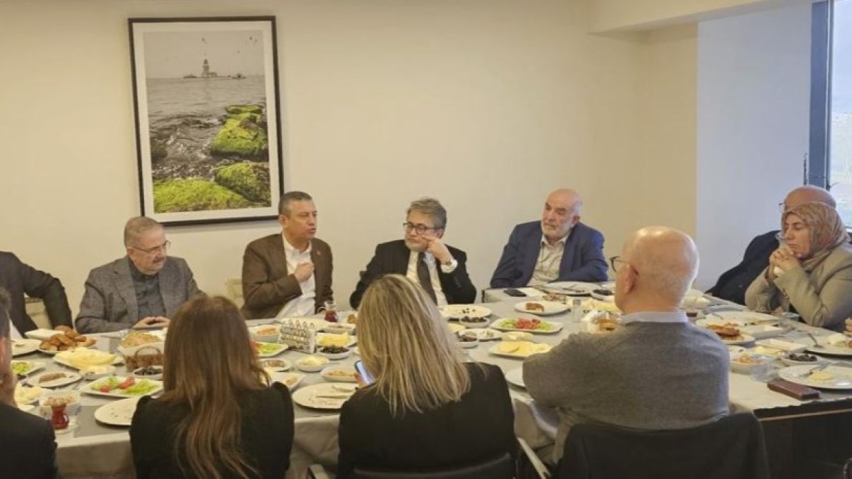 Özgür Özel KARAR’a açıkladı: Meclis grubumuzda başörtülü vekiller mutlaka olacak​​​​​​​