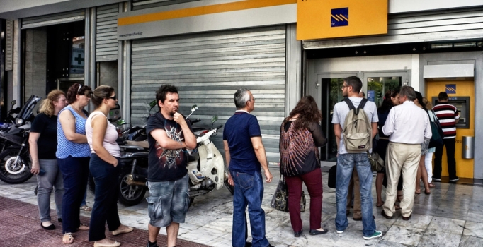 Yunanistan'da bankalar birkaç gün daha kapalı kalacak