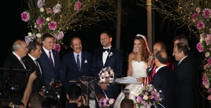 Şenol Güneş'in kızı Günçe Güneş dünya evine girdi