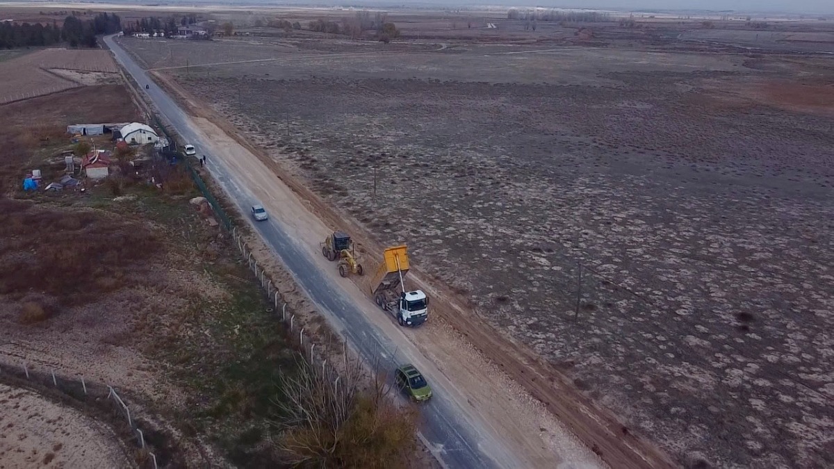 Büyükşehir Belediyesinden Çifteler’e 30 kilometrelik yol çalışması