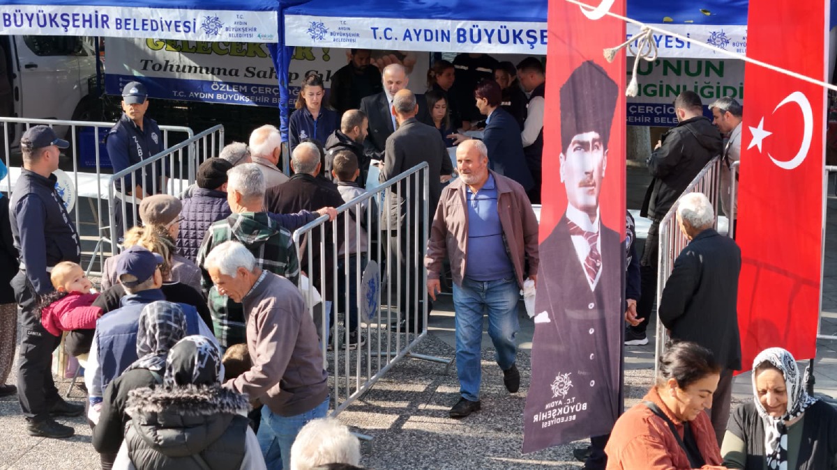 Büyükşehir Ata tohumlarından üretilen fideleri,  vatandaşlara ücretsiz olarak dağıtıyor