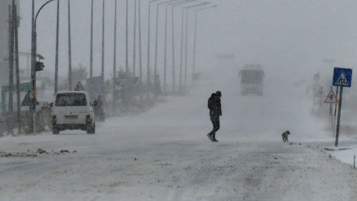 Meteoroloji'den Doğu Anadolu için acil kodlu uyarı: Bu akşam başlıyor, 8 ilde kar ve sağanak alarmı