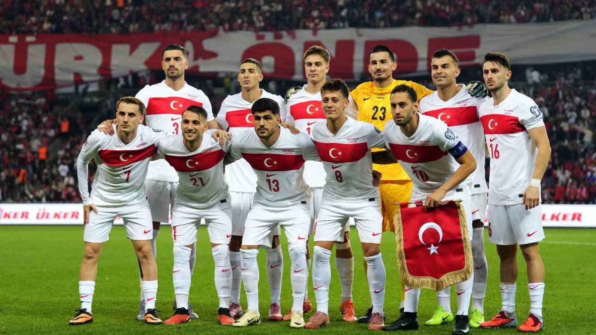 Dünya Kupası yolunda A Milli Futbol Takımı'nın rakibi Bulgaristan: Muhtemel 11'ler