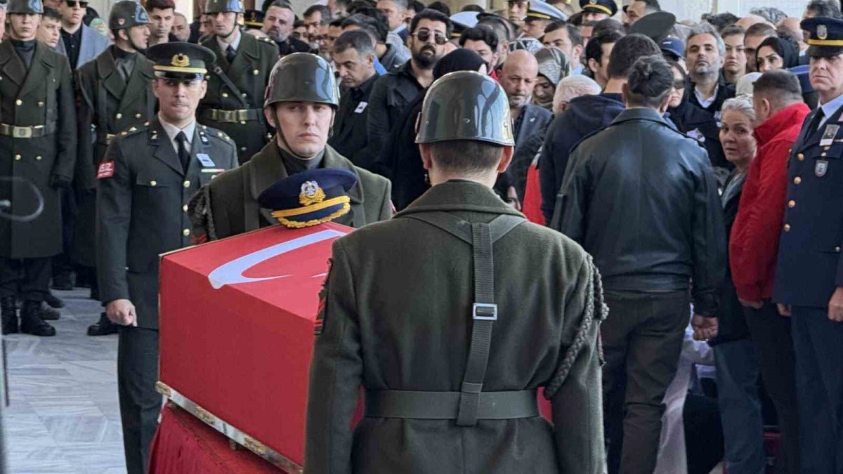 Şehit pilot Yarbay Gökhan Korkmaz son yolculuğuna uğurlandı