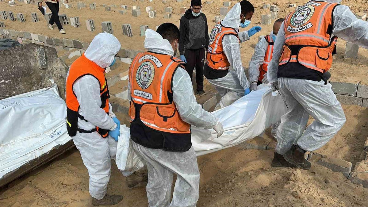 Gazze'de kimliği tespit edilemeyen 30 Filistinli defnedildi