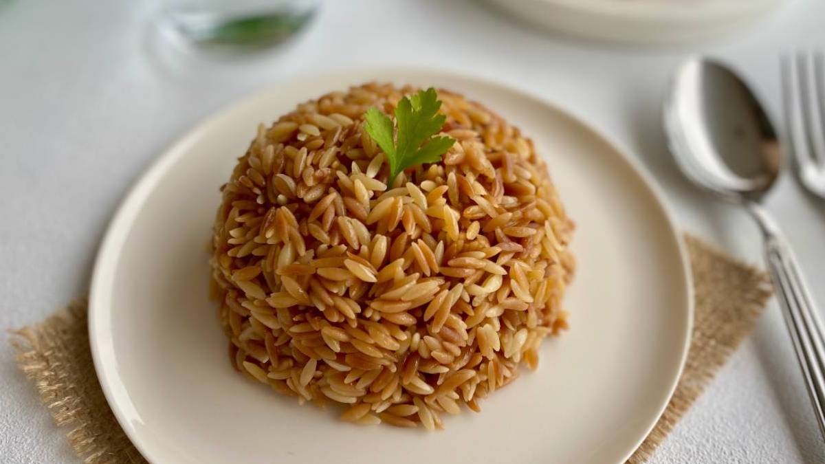 Arpa şehriye pilavı tarifi: Yemeklerin eşlikçisi! Pirinç ya da bulgurdan sıkıldıysanız bunu deneyin