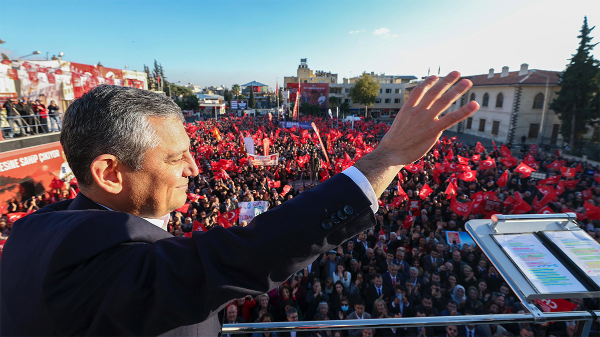 Özel'den sivil anayasa açıklaması: Partileri millet açar, millet kapatır
