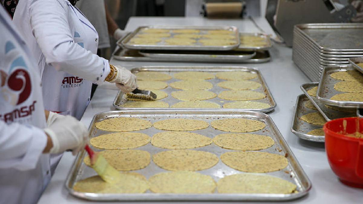 Eskiden bayramlarda yapılırdı şimdi tüm yıl üretiliyor! Kadınlara ekmek kapısı olan tesis: Türkiye’nin her yerine gönderiliyor