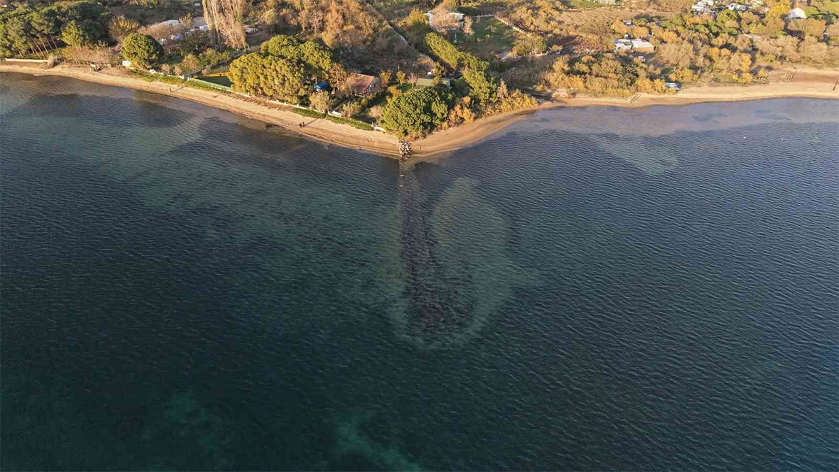 Erdek’te deniz çekildi, binlerce yıllık antik liman ortaya çıktı