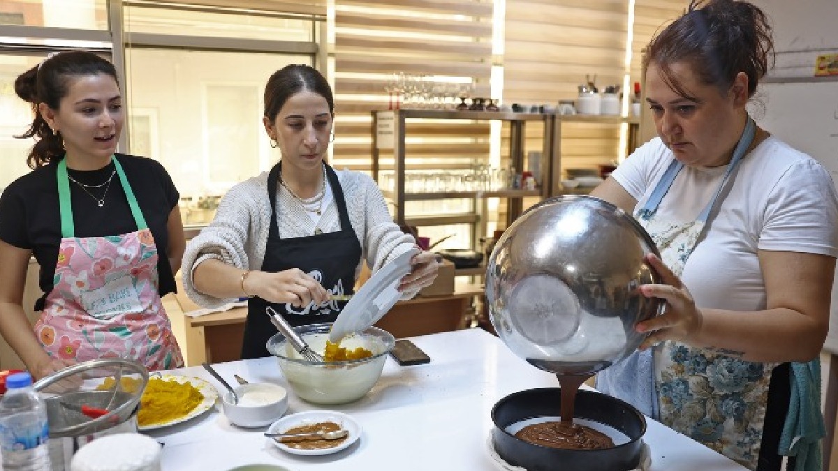 Lezzetli pasta yapımları, geleneksel el sanatları ve yabancı dil... ATASEM’de istihdam ve hobi için kurslar başladı
