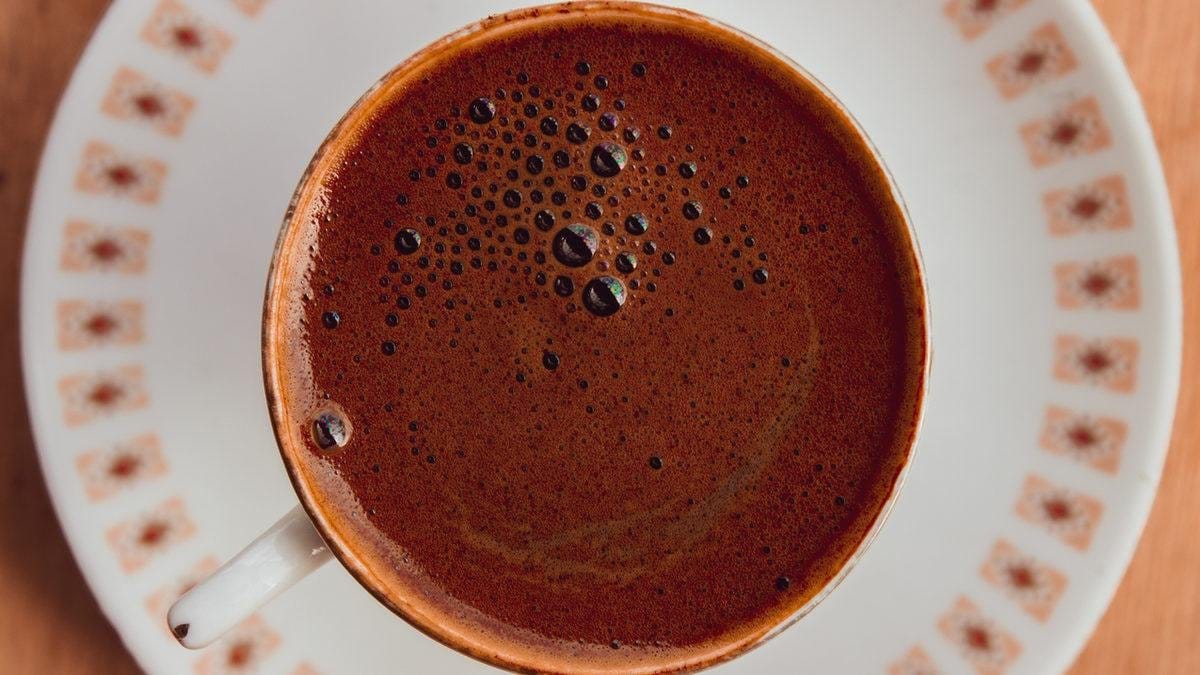 Türk kahvesi köpürtme sanatı! Göz dolduracak köpük için o gizli malzeme