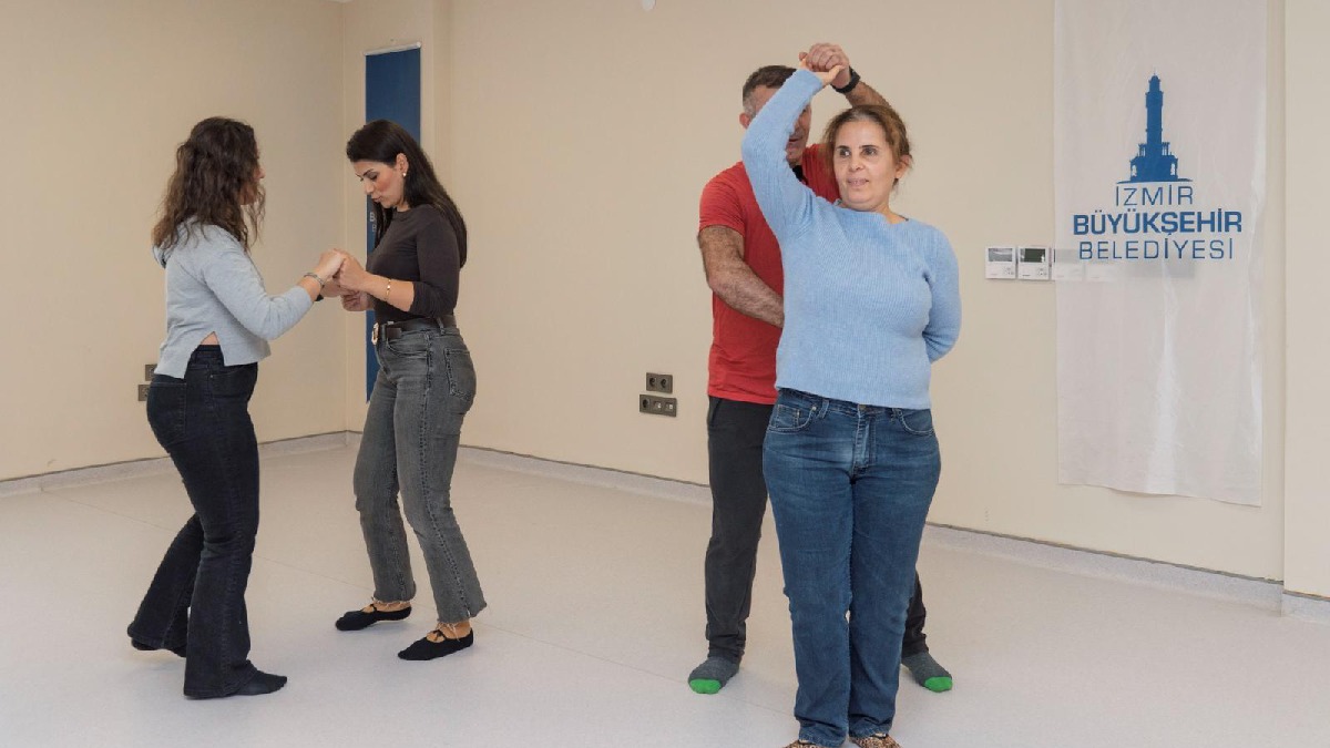 Büyükşehirden görme engelli bireyler için özel tasarlanan Dansla Terapi Atölyeleri... Dans ederek özgürleşmeyi deneyimlediler
