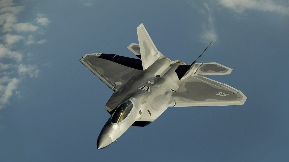 Havacılık tarihinde bir ilk: Pilot havadayken uçağın içinden drone kullandı