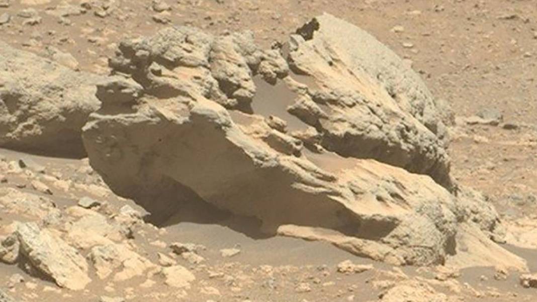 Perseverance Mars'ta uzaydan gelme kaya buldu