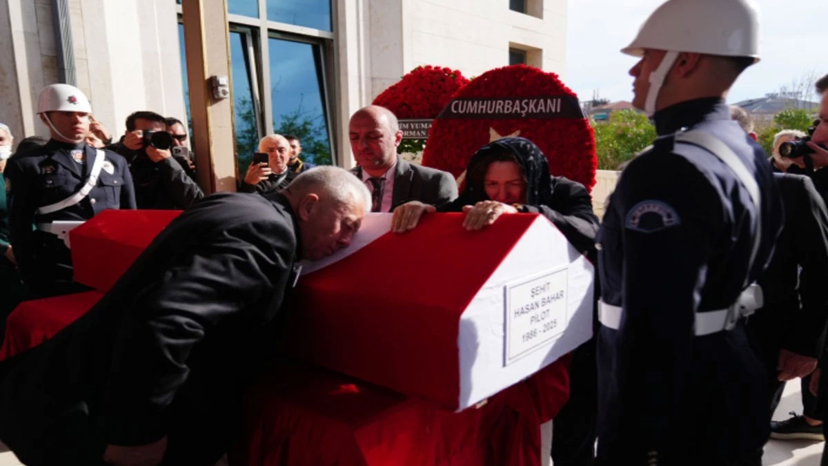 Şehit pilot Hasan Bahar İstanbul'da son yolculuğuna uğurlandı